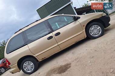 Минивэн Chrysler Voyager 2000 в 