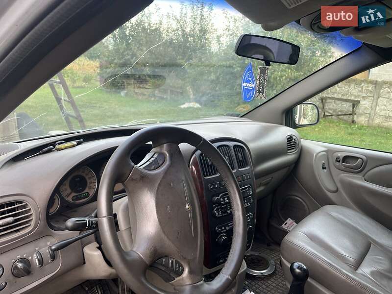 Минивэн Chrysler Voyager 2001 в Луцке