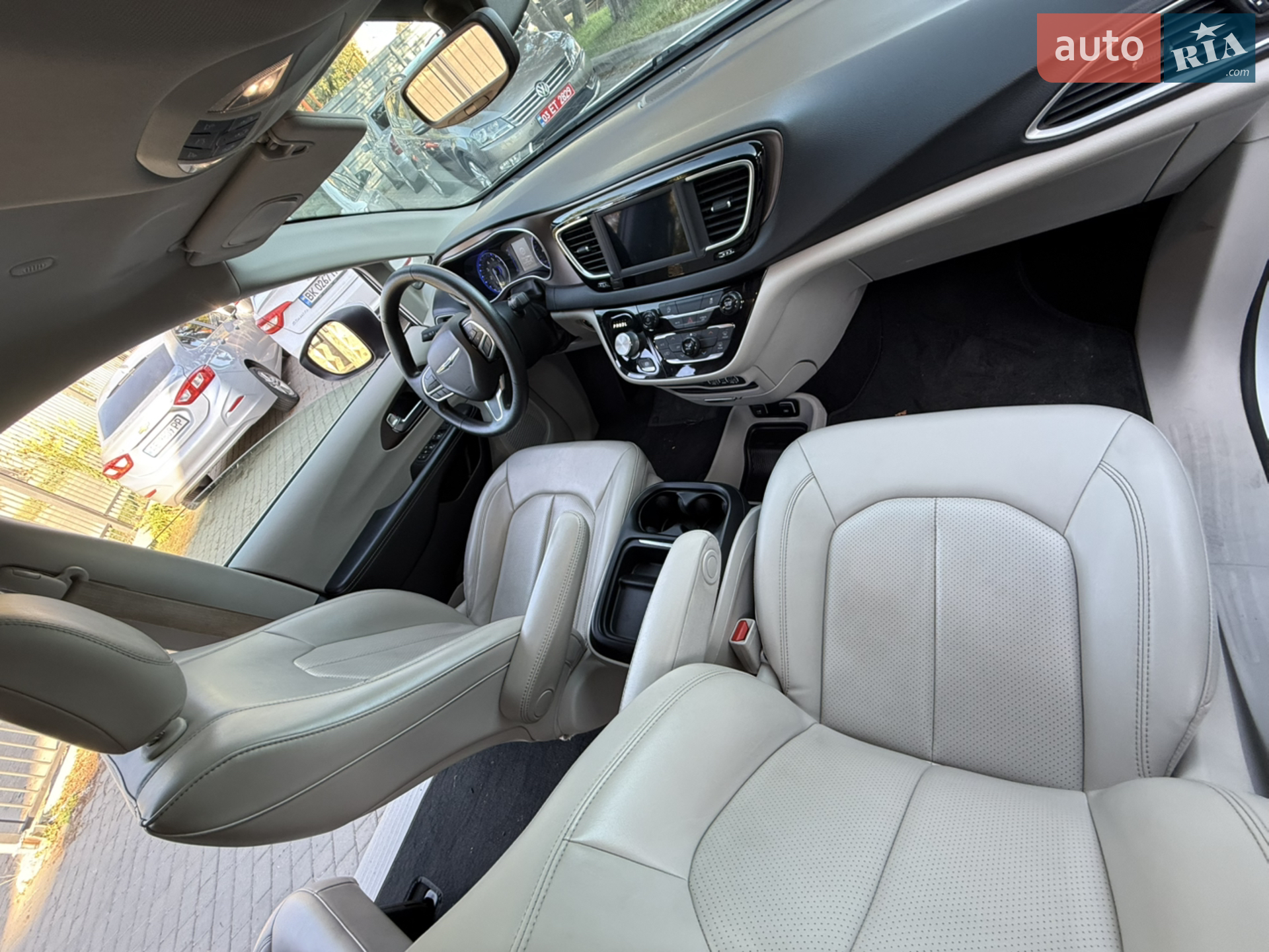2020 Chrysler Voyager - мініатюра 19
