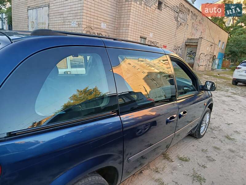 Мінівен Chrysler Voyager 2005 в Києві