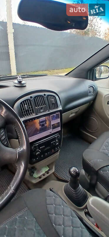 Минивэн Chrysler Voyager 2003 в Николаеве