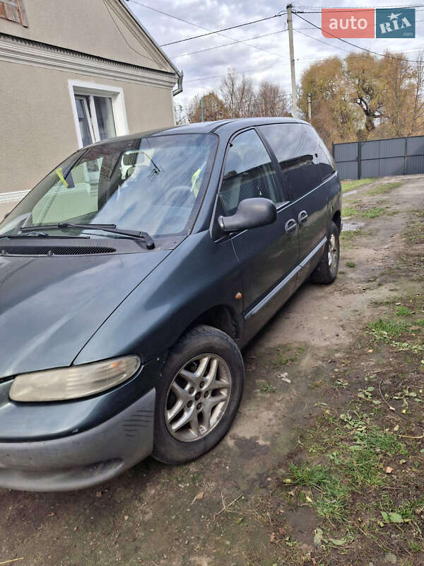 Минивэн Chrysler Voyager 2001 в Горохове