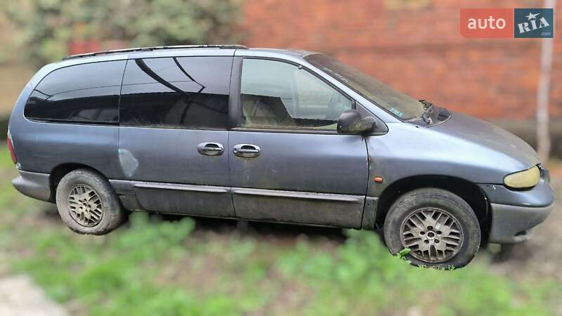 Седан Chrysler Voyager 1999 в Ужгороді