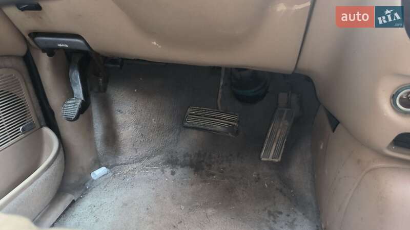 Седан Chrysler Voyager 1999 в Ужгороді