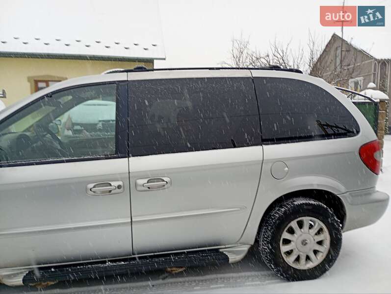Минивэн Chrysler Voyager 2003 в Сарнах