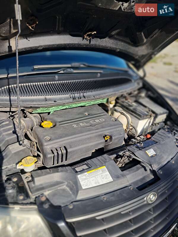 Минивэн Chrysler Voyager 2005 в Монастыриске