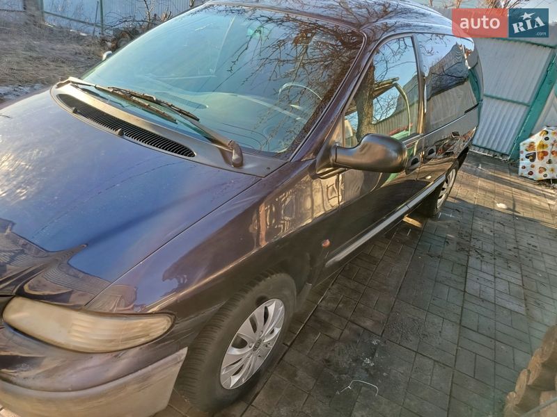 Минивэн Chrysler Voyager 1999 в Ирпене