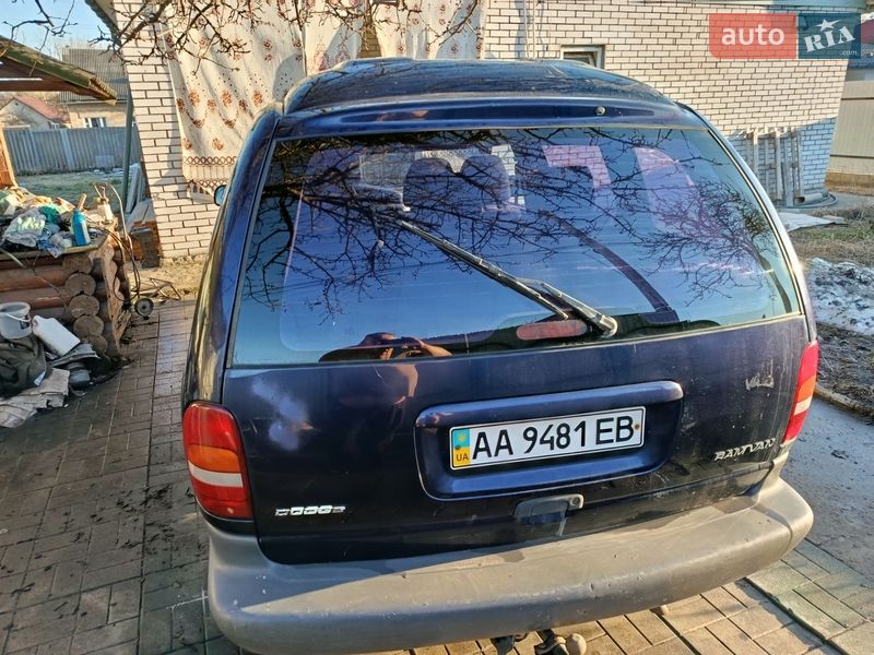 Минивэн Chrysler Voyager 1999 в Ирпене