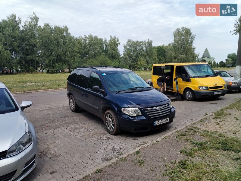 Минивэн Chrysler Voyager 2004 в Шептицькому