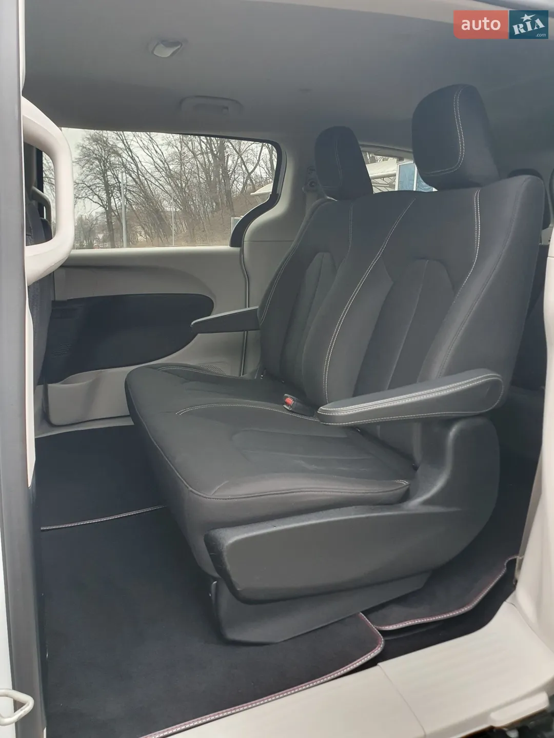 2020 Chrysler Voyager - мініатюра 32