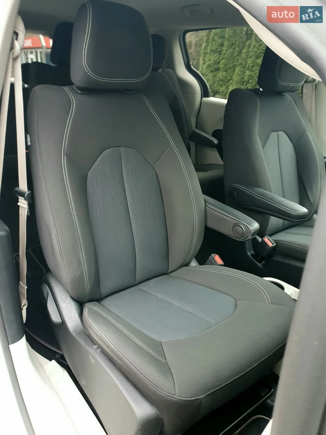 2020 Chrysler Voyager - мініатюра 38
