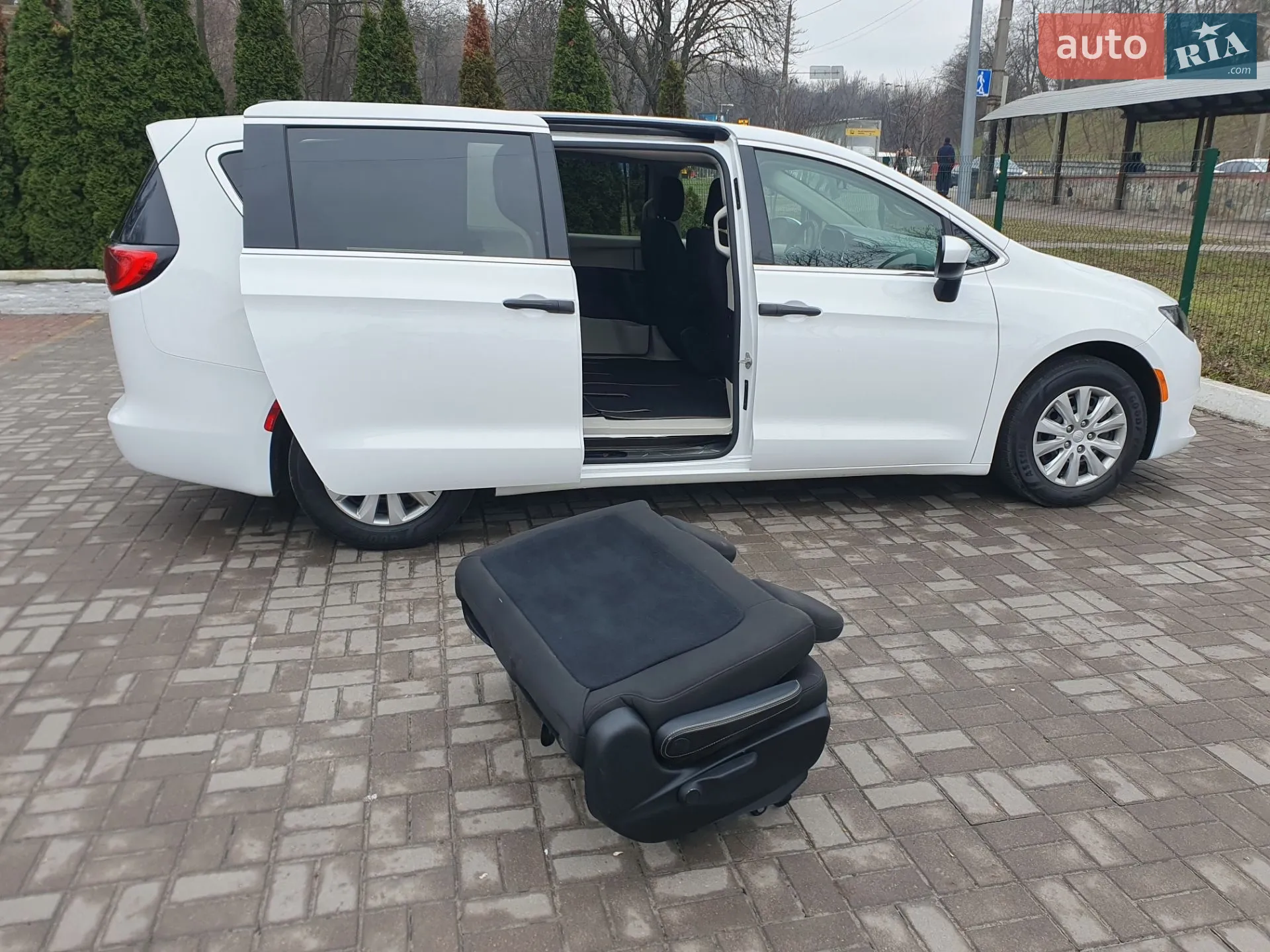 2020 Chrysler Voyager - мініатюра 45