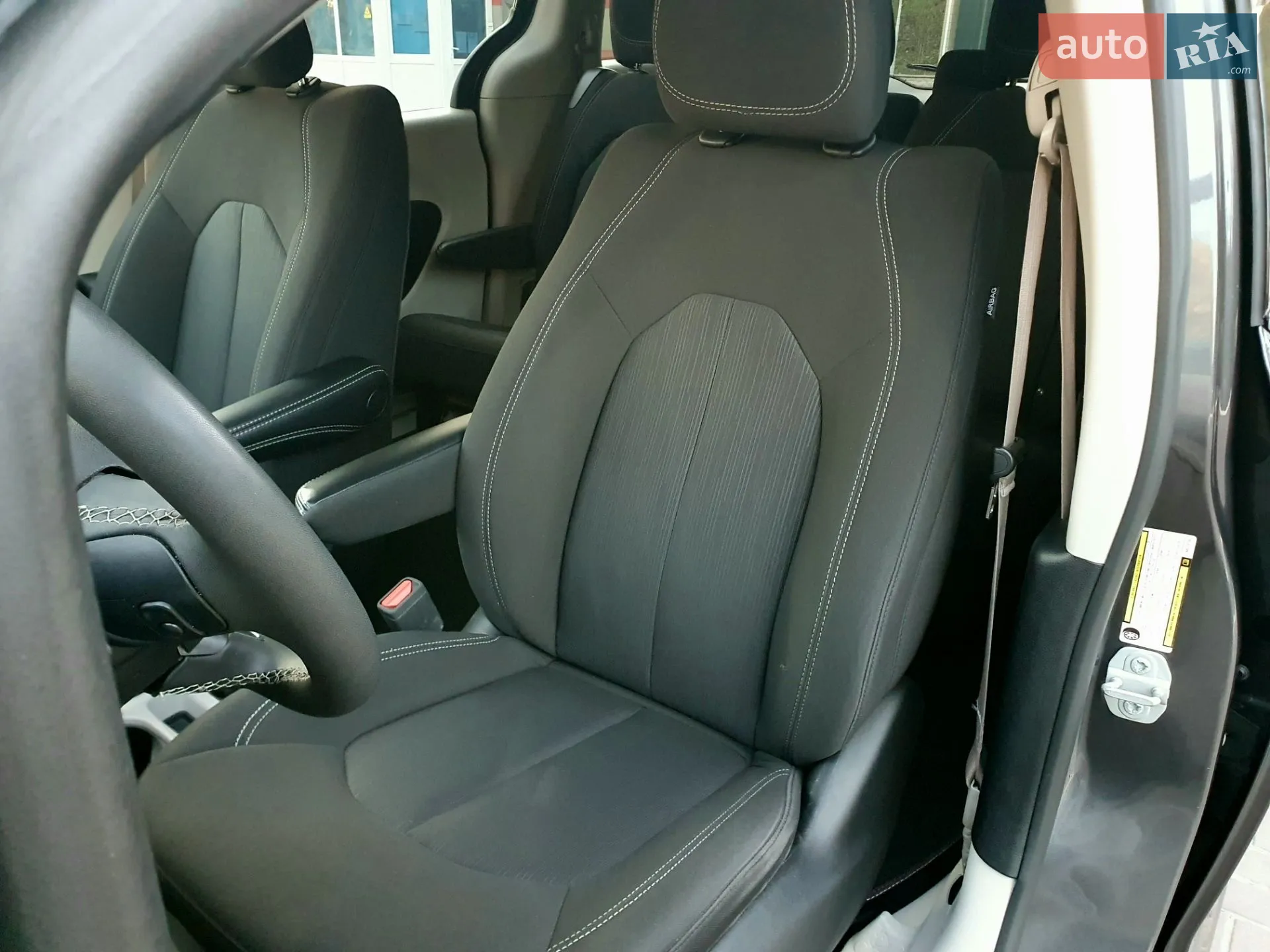2022 Chrysler Voyager - мініатюра 27