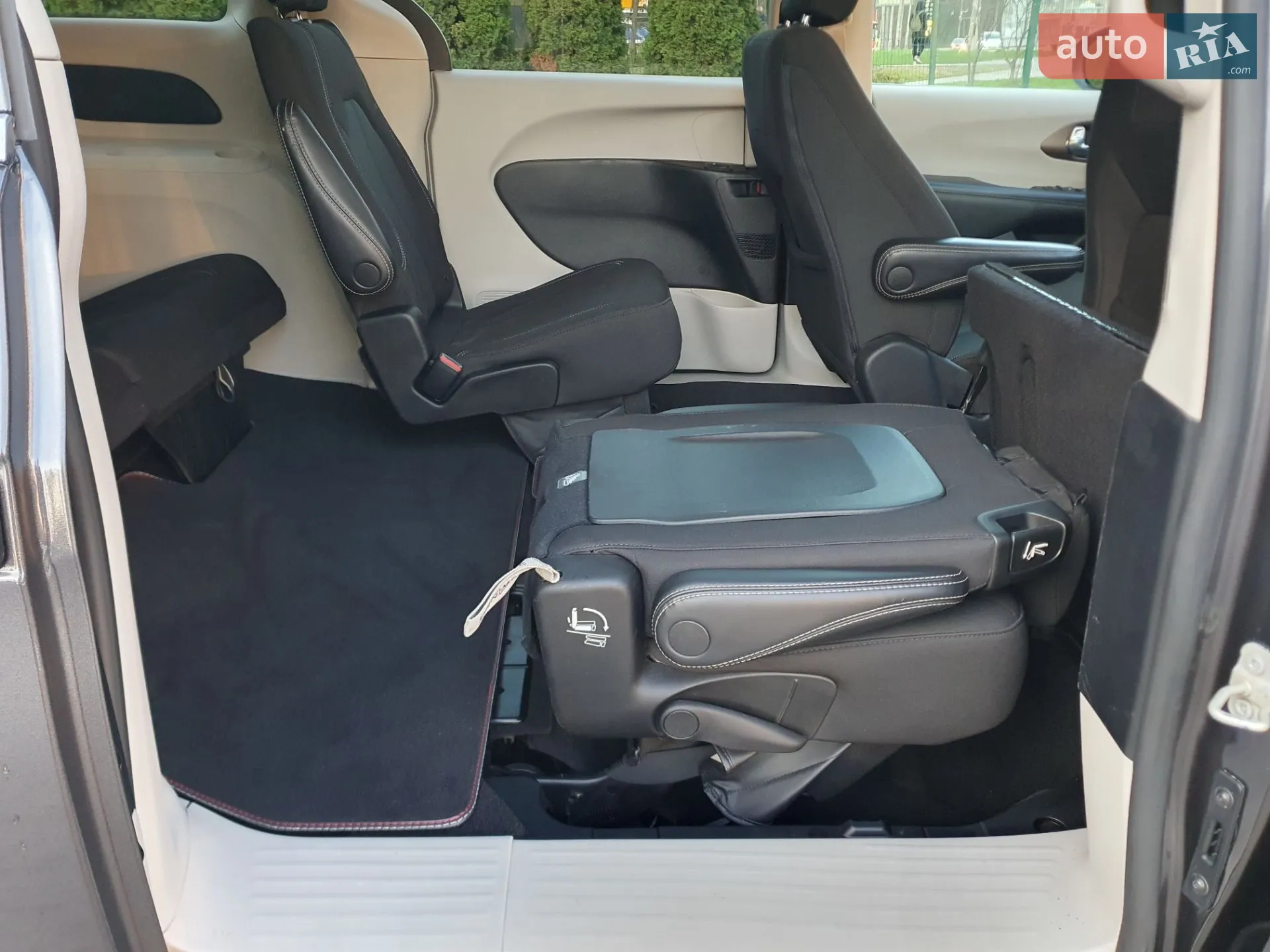 2022 Chrysler Voyager - мініатюра 36