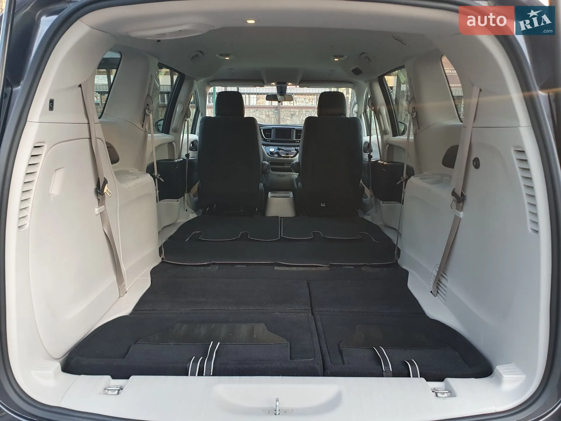 2022 Chrysler Voyager - мініатюра 43