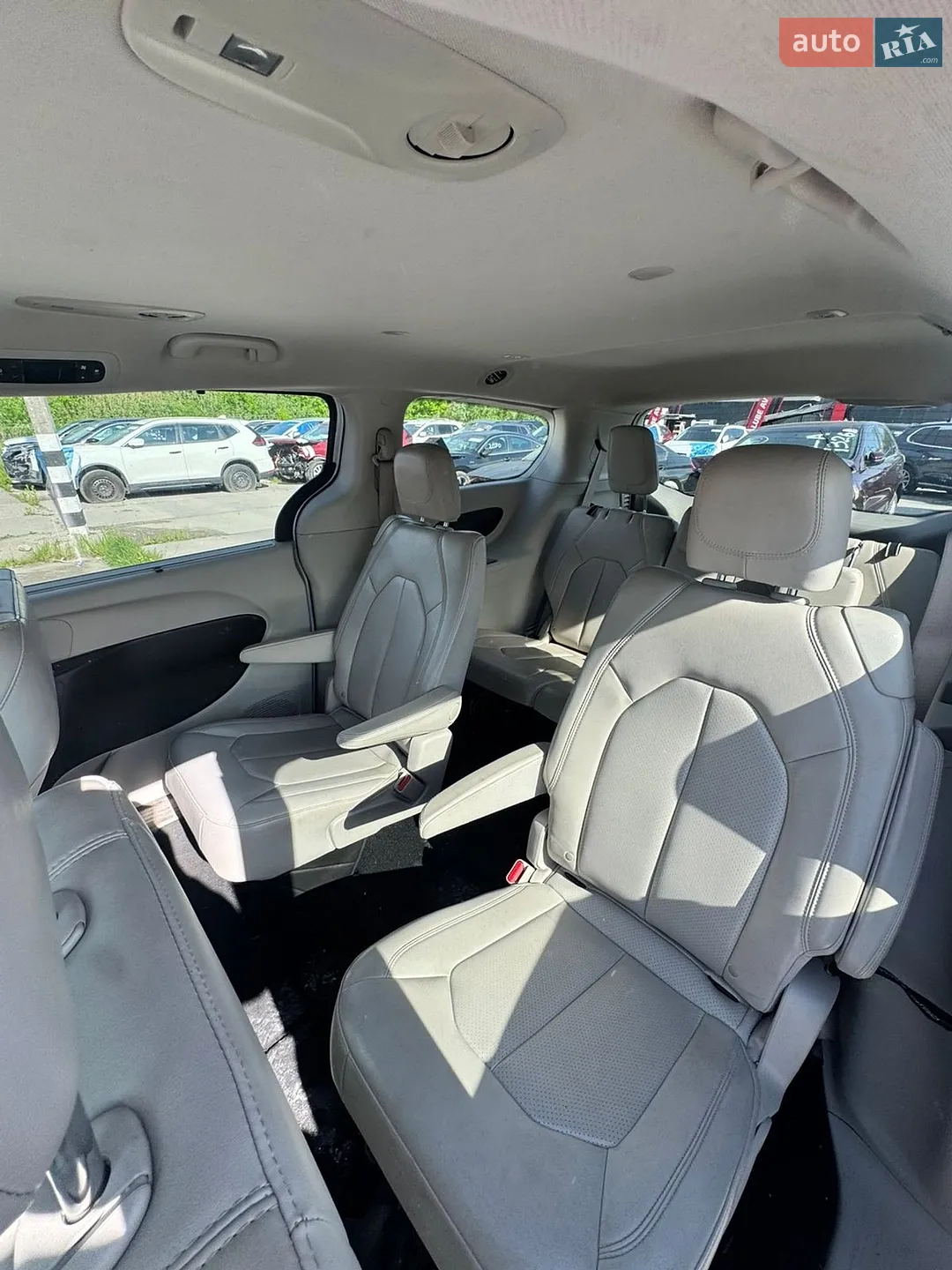 2020 Chrysler Voyager - мініатюра 13