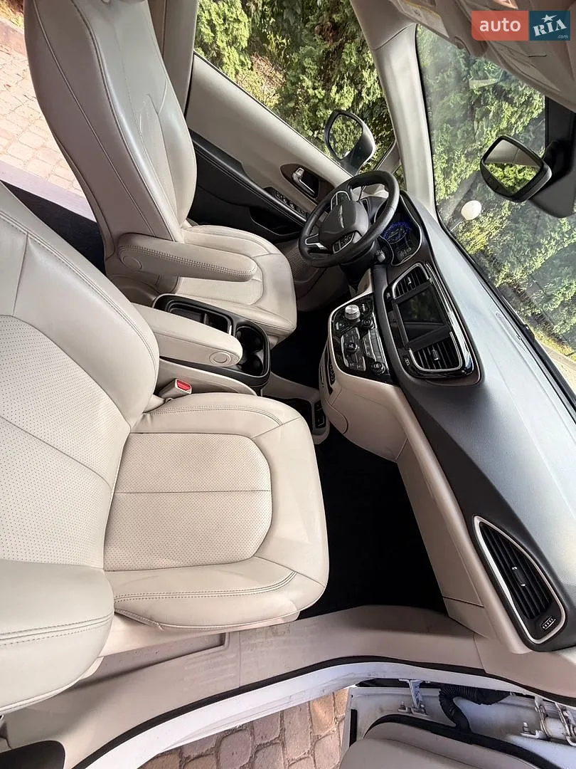 2020 Chrysler Voyager - мініатюра 27