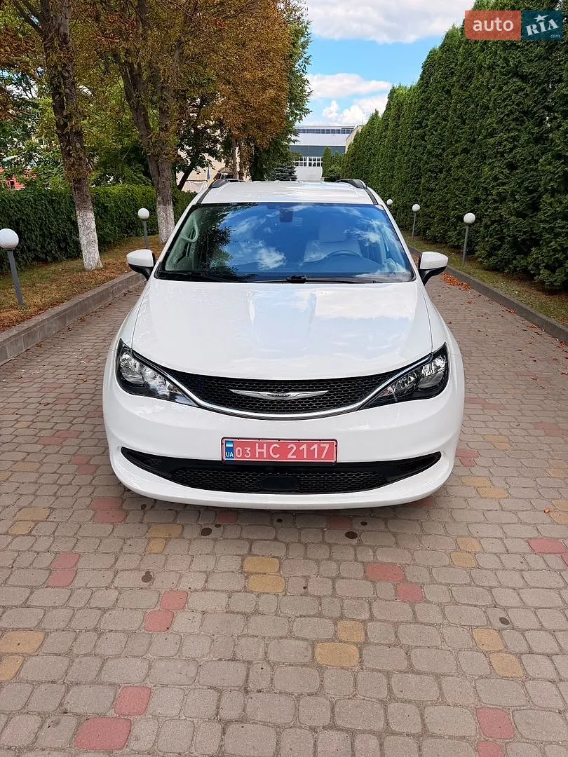 2020 Chrysler Voyager - мініатюра 3