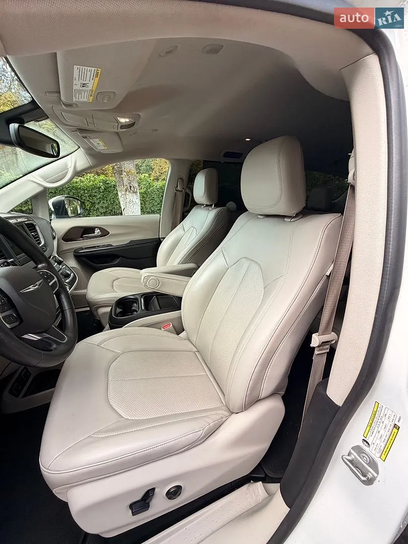 2020 Chrysler Voyager - мініатюра 16
