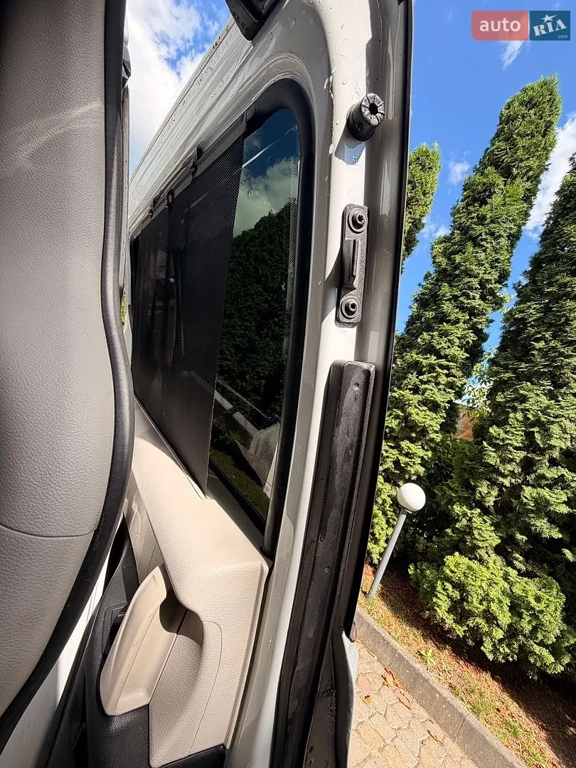 2020 Chrysler Voyager - мініатюра 25