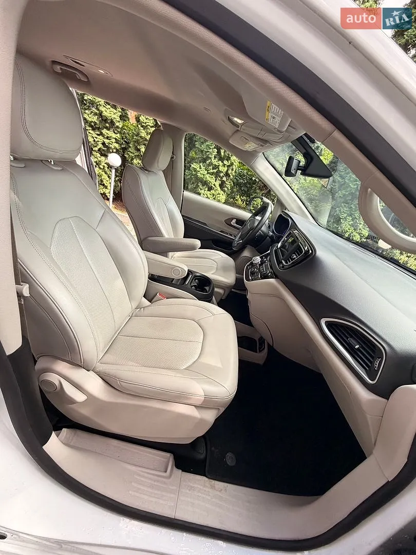 2020 Chrysler Voyager - мініатюра 27
