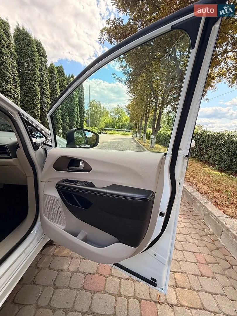 2020 Chrysler Voyager - мініатюра 26