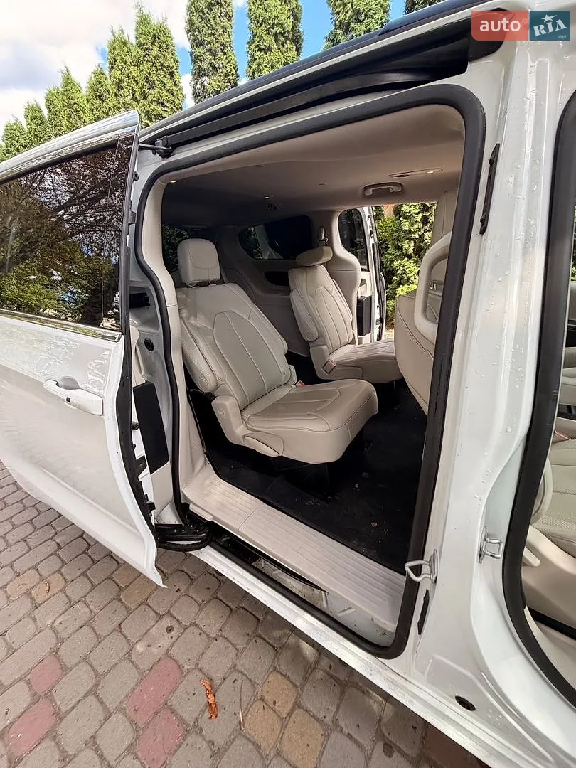 2020 Chrysler Voyager - мініатюра 30