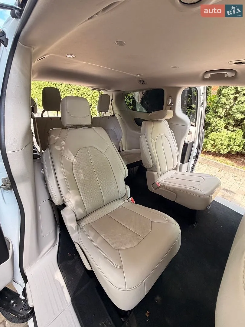 2020 Chrysler Voyager - мініатюра 38