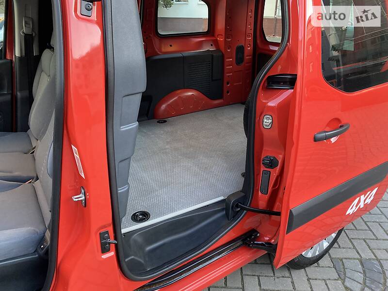 Вантажопасажирський фургон Citroen Berlingo 2016 в Луцьку