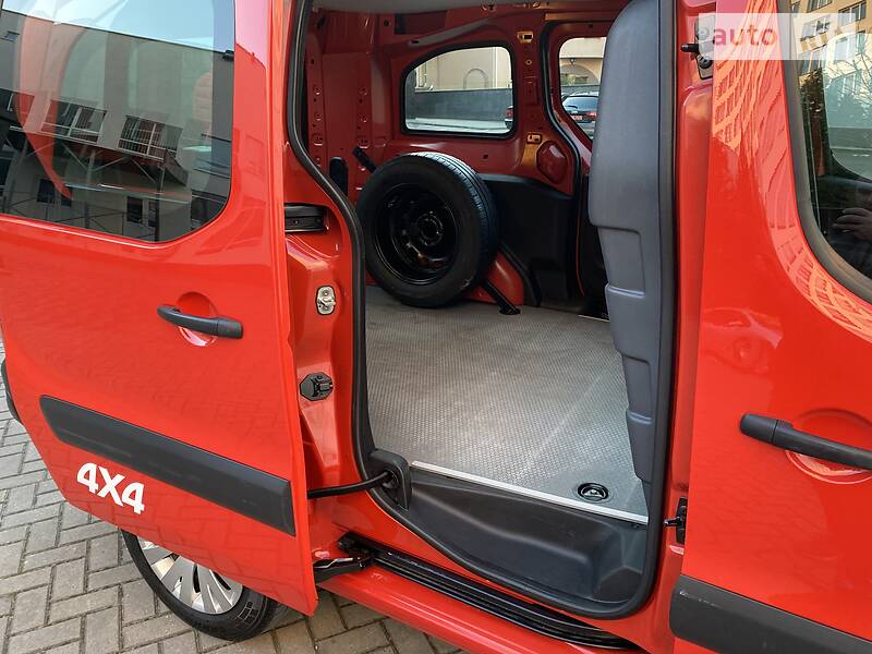 Вантажопасажирський фургон Citroen Berlingo 2016 в Луцьку