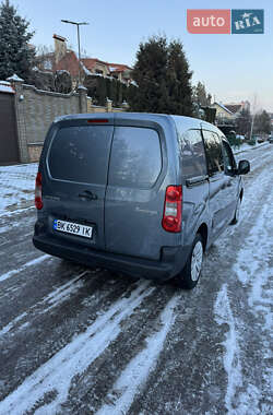 Вантажний фургон Citroen Berlingo 2010 в Рівному