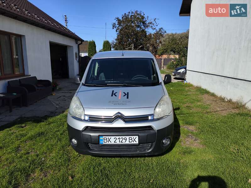 Вантажний фургон Citroen Berlingo 2013 в Демидівці