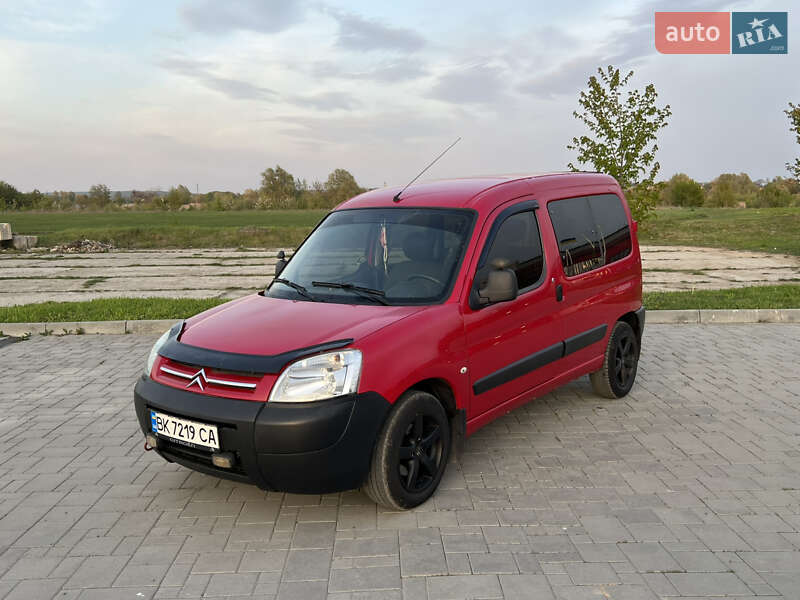 Минивэн Citroen Berlingo 2011 в 