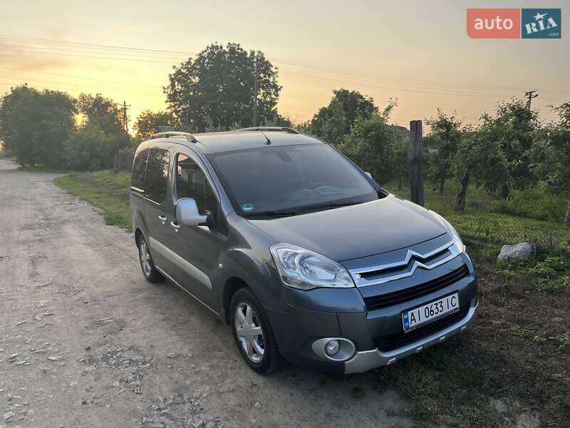 Минивэн Citroen Berlingo 2011 в 