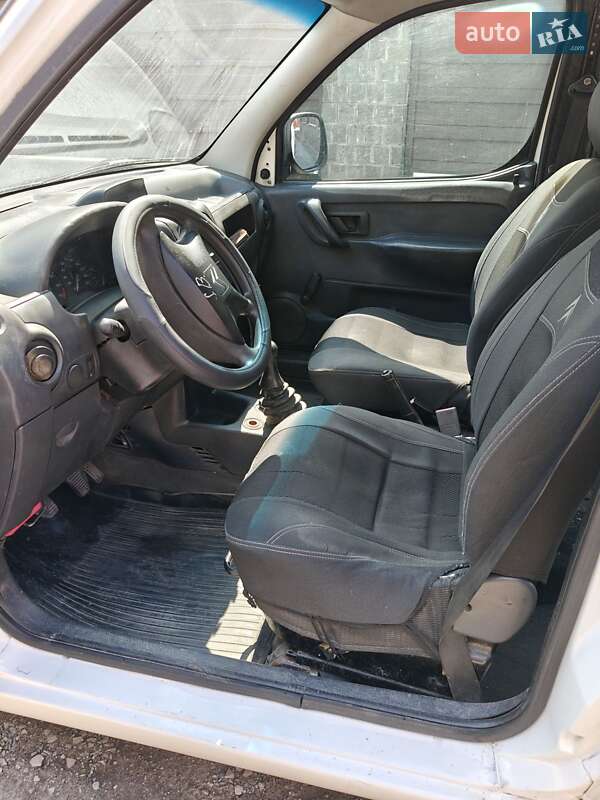 Грузовой фургон Citroen Berlingo 2003 в Звягеле