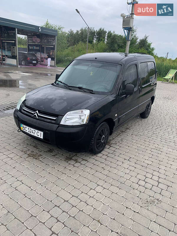 Вантажний фургон Citroen Berlingo 2006 в Жовкві