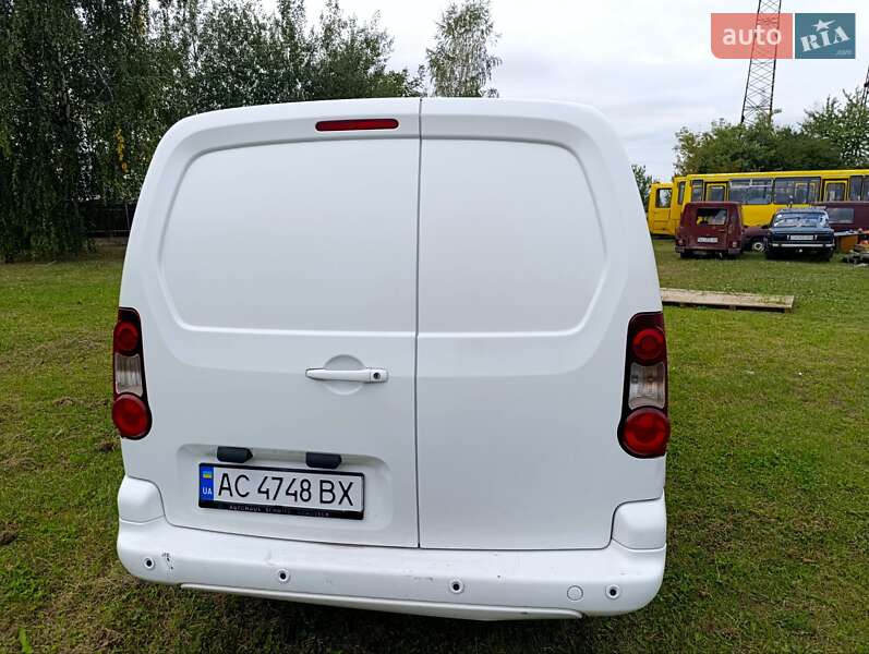 Грузовой фургон Citroen Berlingo 2013 в Луцке