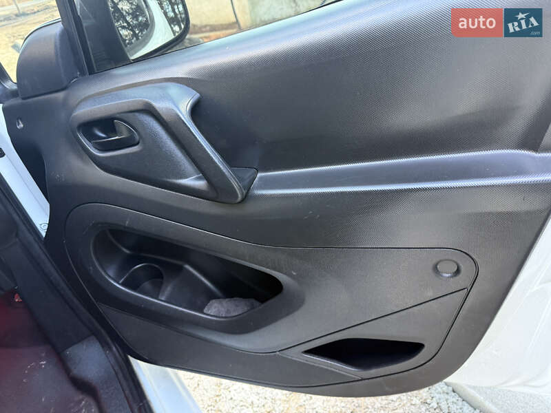 Грузопассажирский фургон Citroen Berlingo 2012 в Тернополе фото 11 Грузопассажирский фургон Citroen Berlingo 2012 в Тернополе