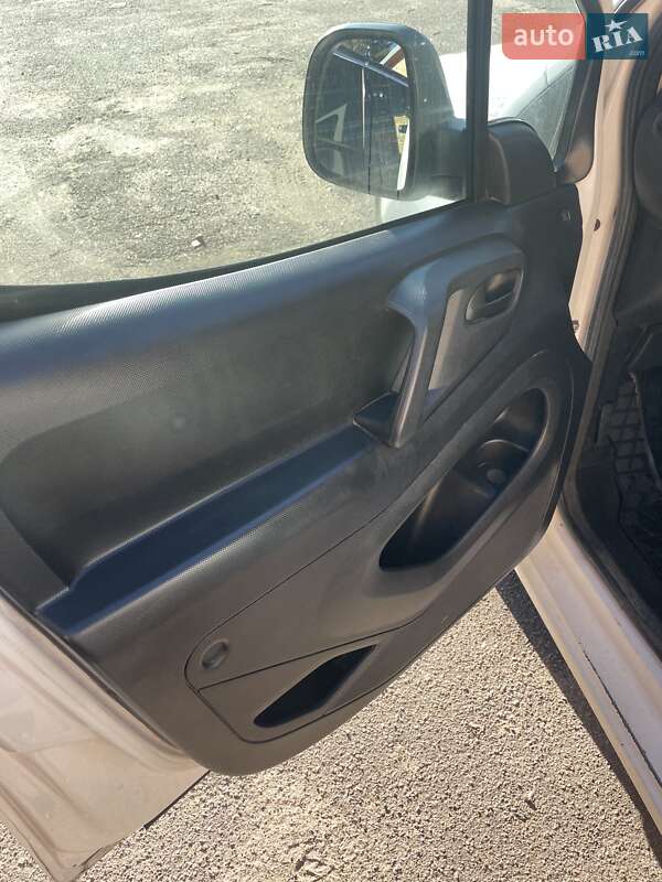 Грузовой фургон Citroen Berlingo 2016 в Луцке