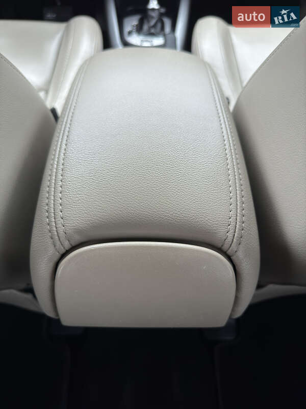 Позашляховик / Кросовер Citroen C-Crosser 2012 в Стрию
