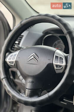 Позашляховик / Кросовер Citroen C-Crosser 2010 в  фото 5 Позашляховик / Кросовер Citroen C-Crosser 2010 в
