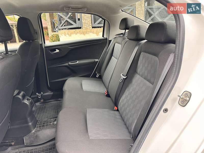 Седан Citroen C-Elysee 2017 в Киеве фото 20 Седан Citroen C-Elysee 2017 в Киеве