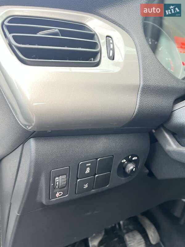 Седан Citroen C-Elysee 2023 в Киеве фото 15 Седан Citroen C-Elysee 2023 в Киеве