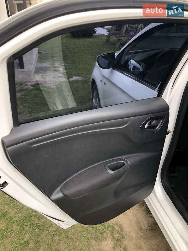 Седан Citroen C-Elysee 2013 в Львове