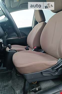 Хэтчбек Citroen C-Zero 2011 в 