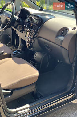 Хэтчбек Citroen C-Zero 2011 в 