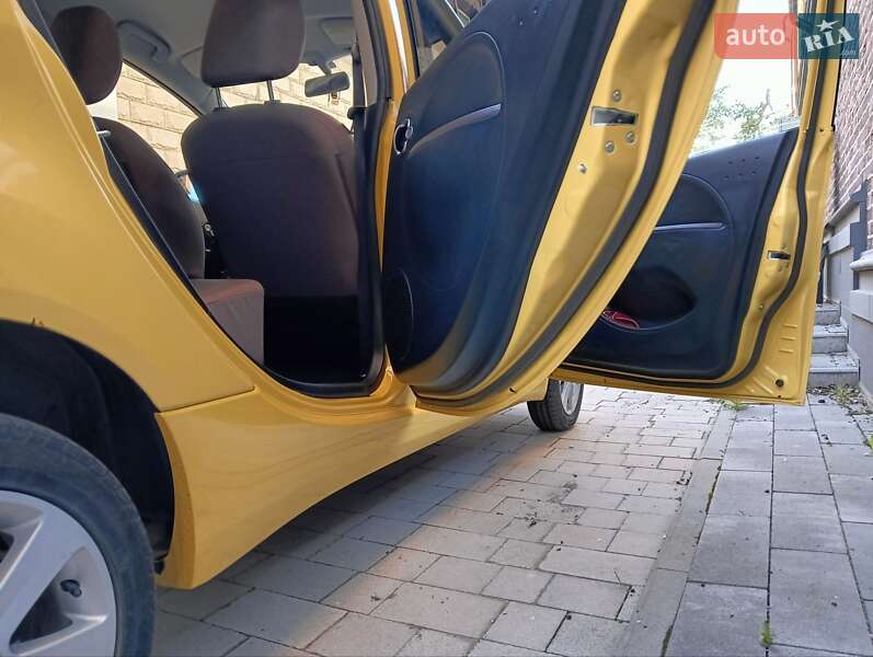 Хэтчбек Citroen C-Zero 2011 в Ирпене