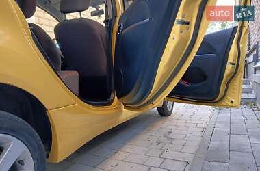 Хэтчбек Citroen C-Zero 2011 в 