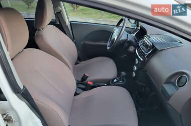 Хэтчбек Citroen C-Zero 2011 в 