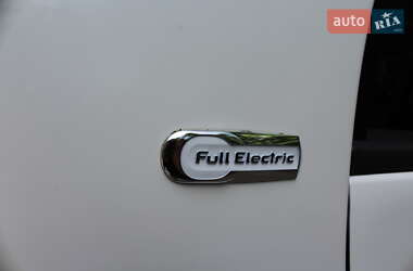 Хэтчбек Citroen C-Zero 2011 в 